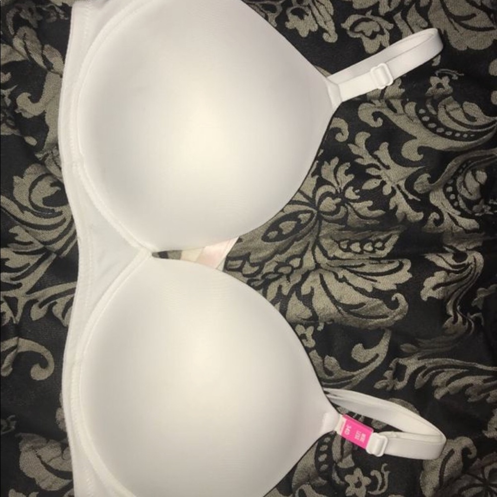 White Pink VS bra size 34D